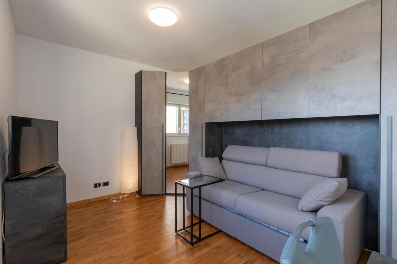 Apartamento Splendida Terrazza Su Arcimboldi - Milano Bicocca Exterior foto