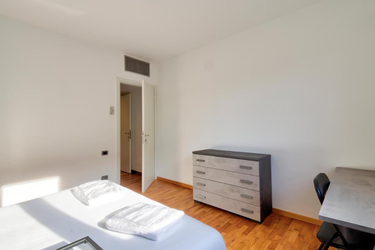 Apartamento Splendida Terrazza Su Arcimboldi - Milano Bicocca Exterior foto